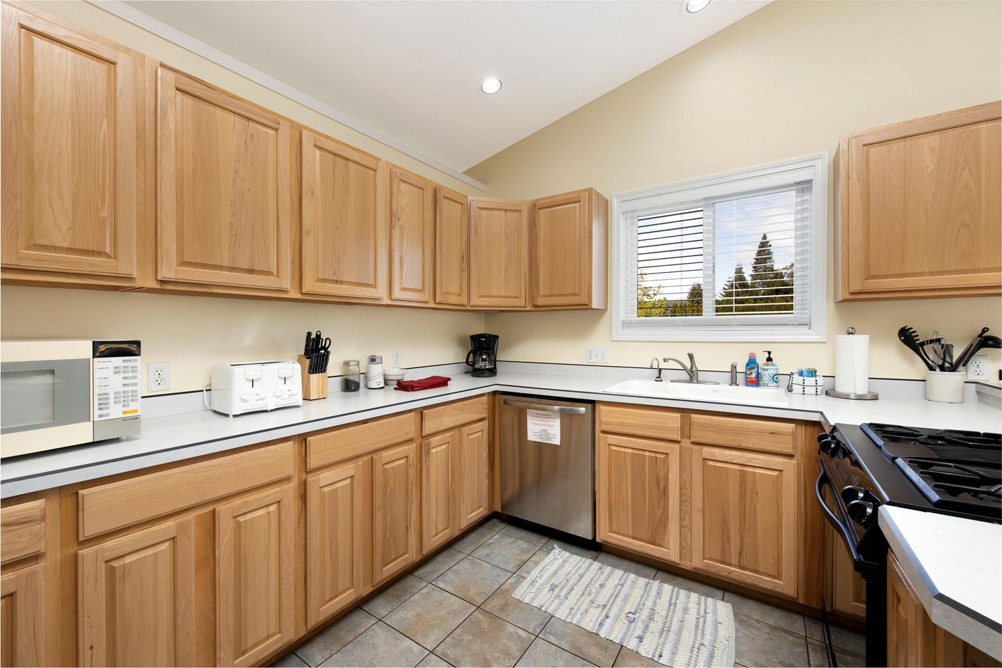 Charming Getaway for Couples and Families near the Columbia River Gorge in Hood River, Oregon