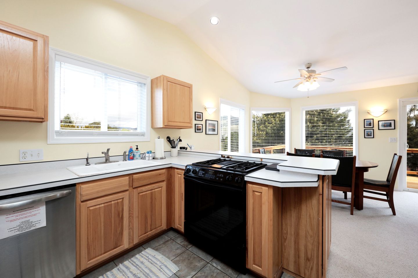 Charming Getaway for Couples and Families near the Columbia River Gorge in Hood River, Oregon