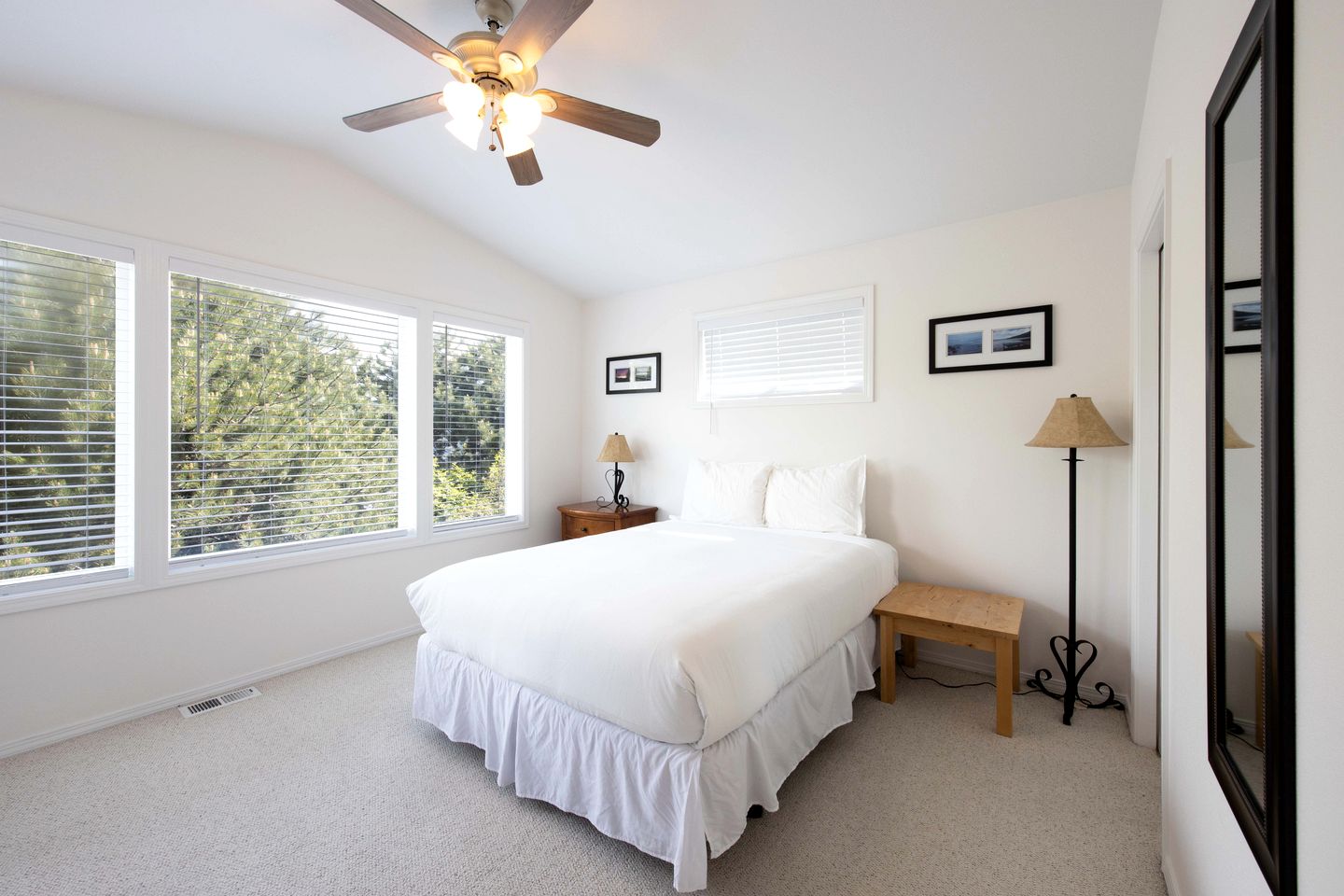 Charming Getaway for Couples and Families near the Columbia River Gorge in Hood River, Oregon