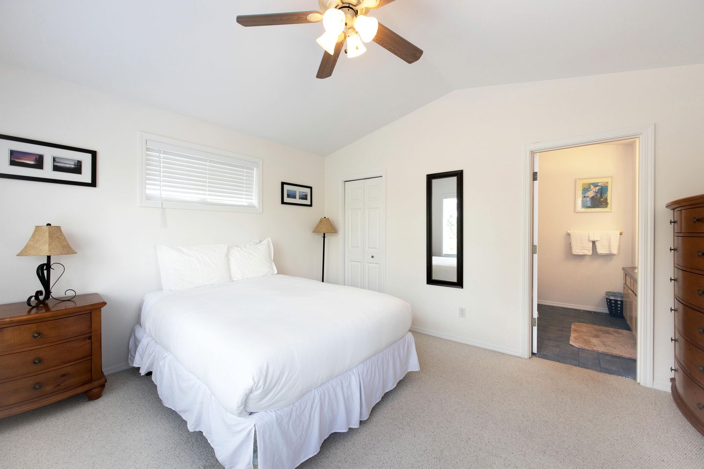 Charming Getaway for Couples and Families near the Columbia River Gorge in Hood River, Oregon