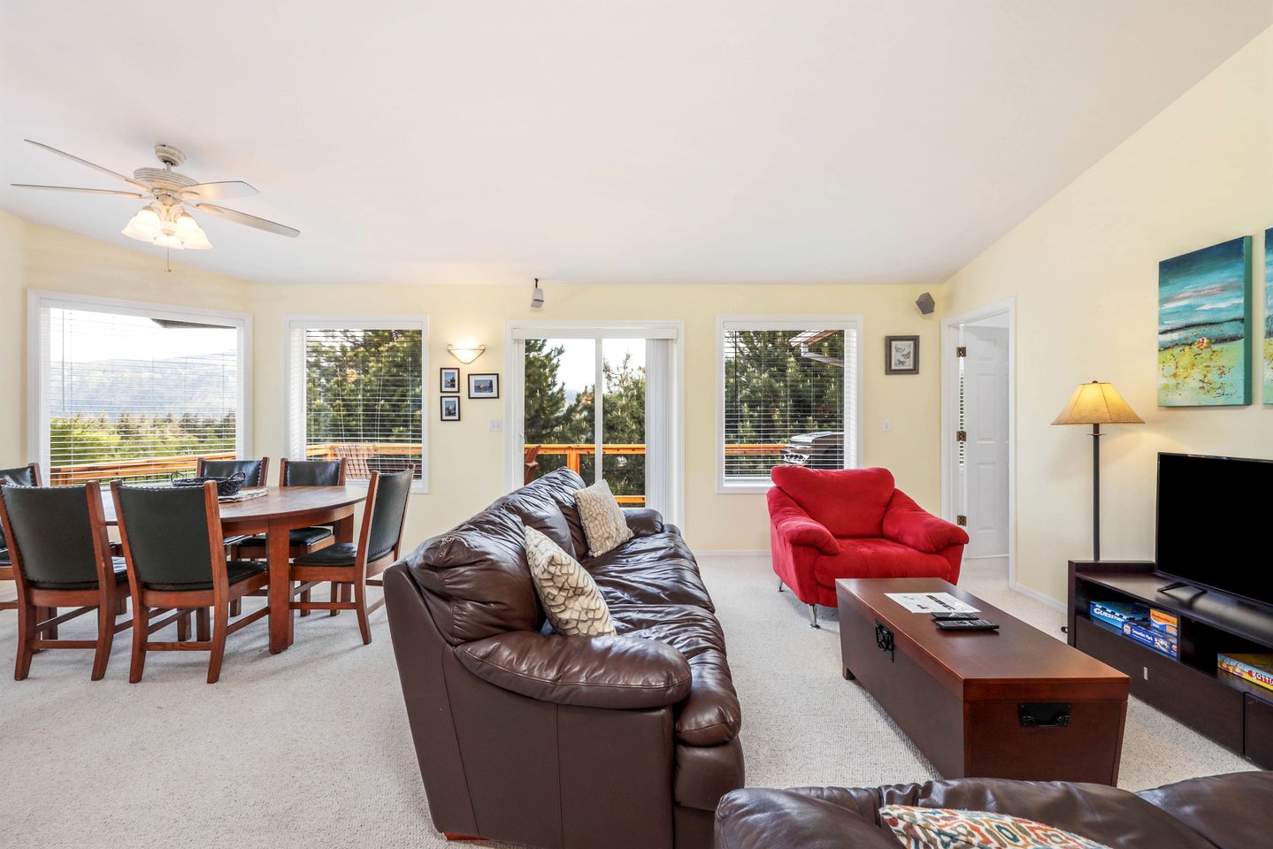 Charming Getaway for Couples and Families near the Columbia River Gorge in Hood River, Oregon