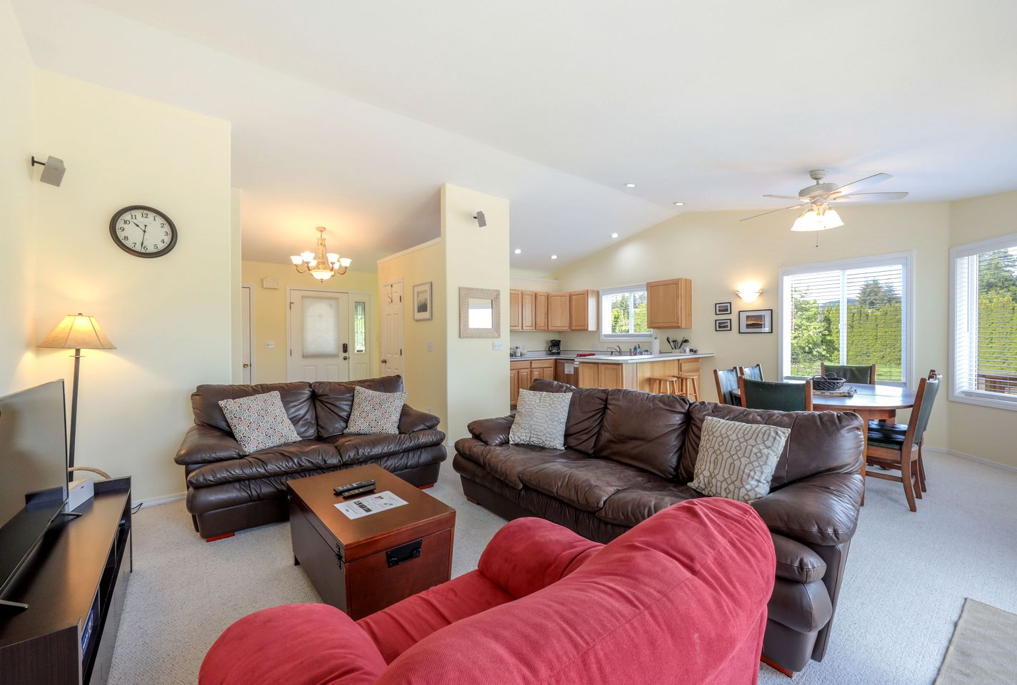 Charming Getaway for Couples and Families near the Columbia River Gorge in Hood River, Oregon