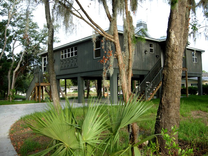 Cabins (Crystal River, Florida, United States)