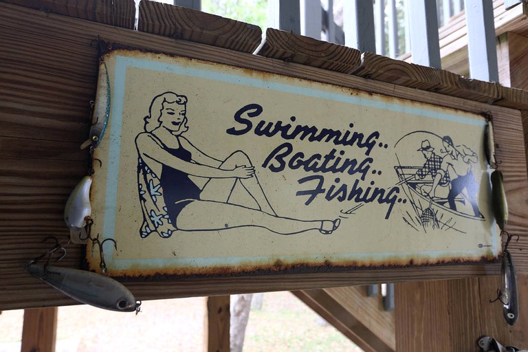 Cabins (Crystal River, Florida, United States)