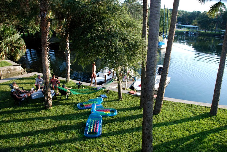 Cabins (Crystal River, Florida, United States)