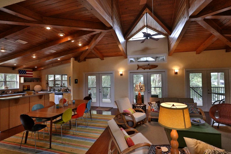 Cabins (Crystal River, Florida, United States)