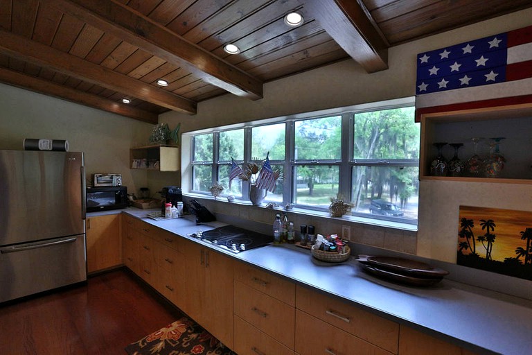 Cabins (Crystal River, Florida, United States)