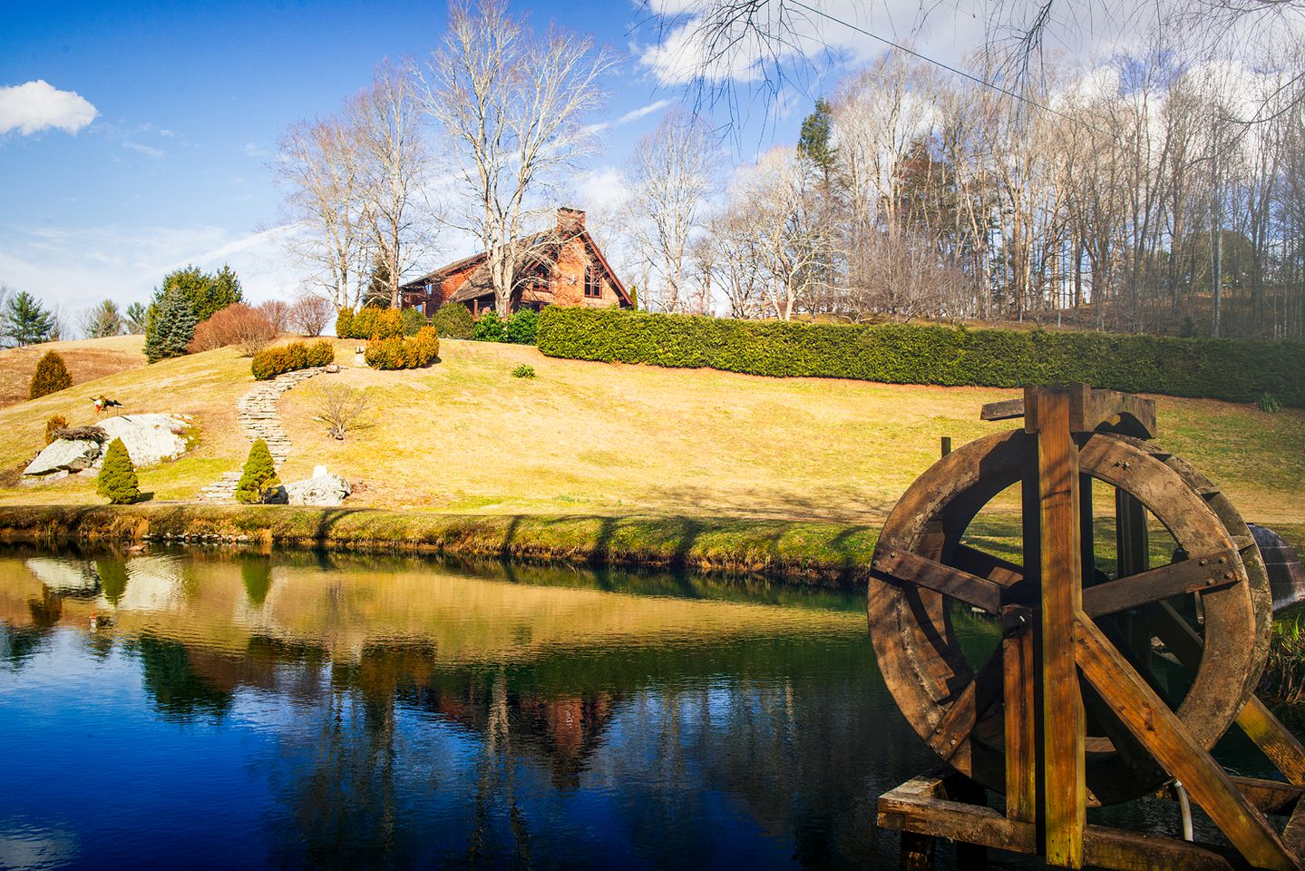 Luxury Cottage Ranch with Hot-Tub, Theater and Pool Table in Watauga County, North Carolina