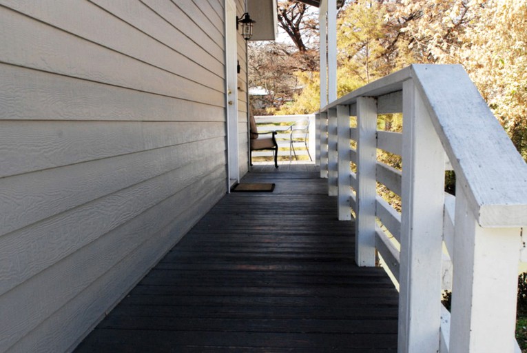 Cabins (New Braunfels, Texas, United States)