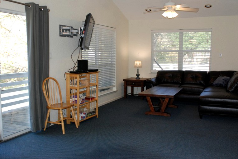 Cabins (New Braunfels, Texas, United States)