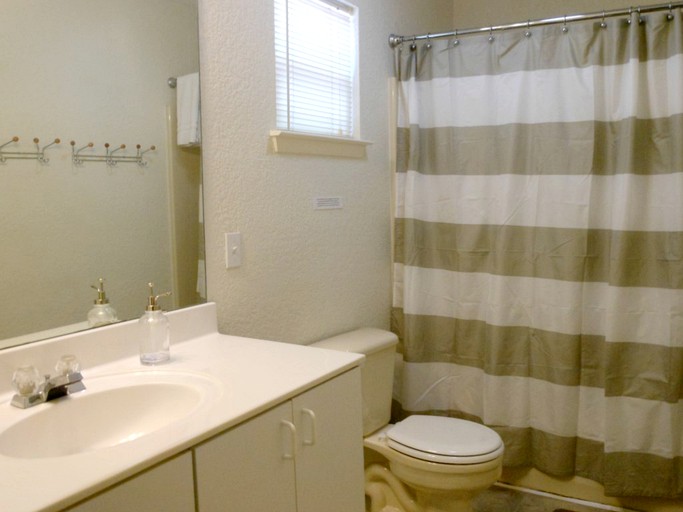 Cabins (New Braunfels, Texas, United States)