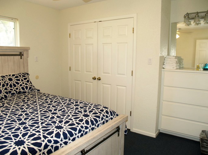 Cabins (New Braunfels, Texas, United States)