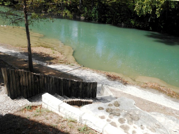 Cabins (New Braunfels, Texas, United States)