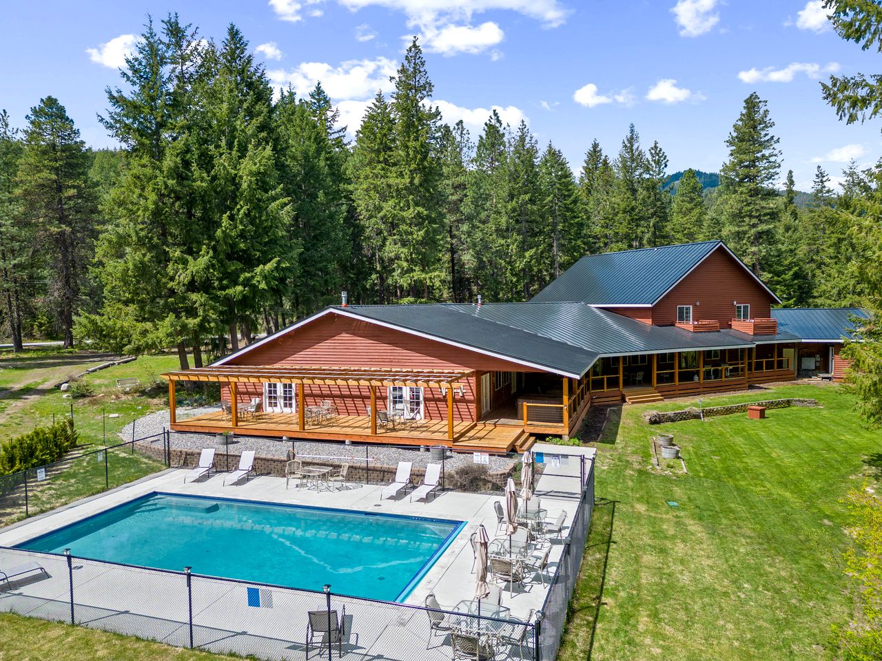 RedAwning River Road Lodge, Vacation Rentals, Leavenworth, United