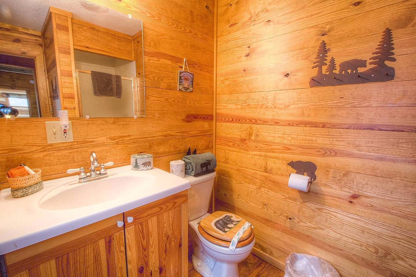 Superb Family Cabin with Hot Tub near Heavenly Valley Ski Area in Lake Tahoe, California