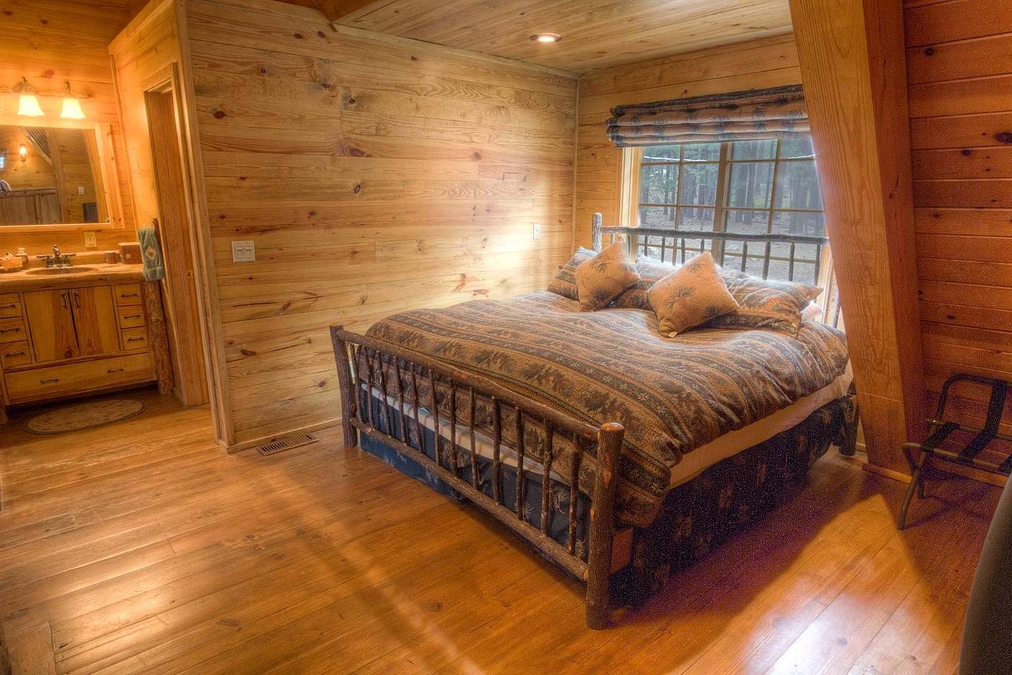 Superb Family Cabin with Hot Tub near Heavenly Valley Ski Area in Lake Tahoe, California