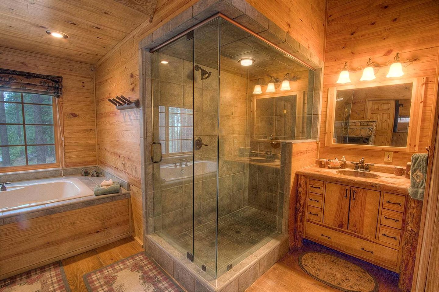 Superb Family Cabin with Hot Tub near Heavenly Valley Ski Area in Lake Tahoe, California