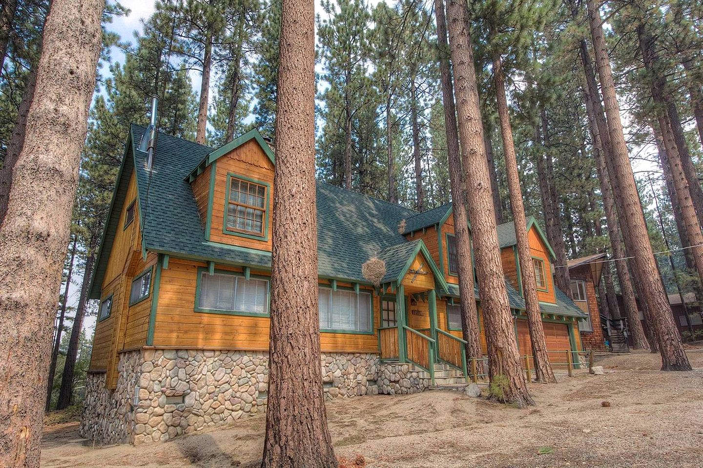 Superb Family Cabin with Hot Tub near Heavenly Valley Ski Area in Lake Tahoe, California