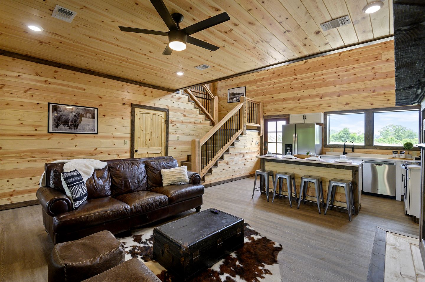 Waterfront Pet Friendly Cabin on Glover River with Hot Tub near Hochatown, Oklahoma