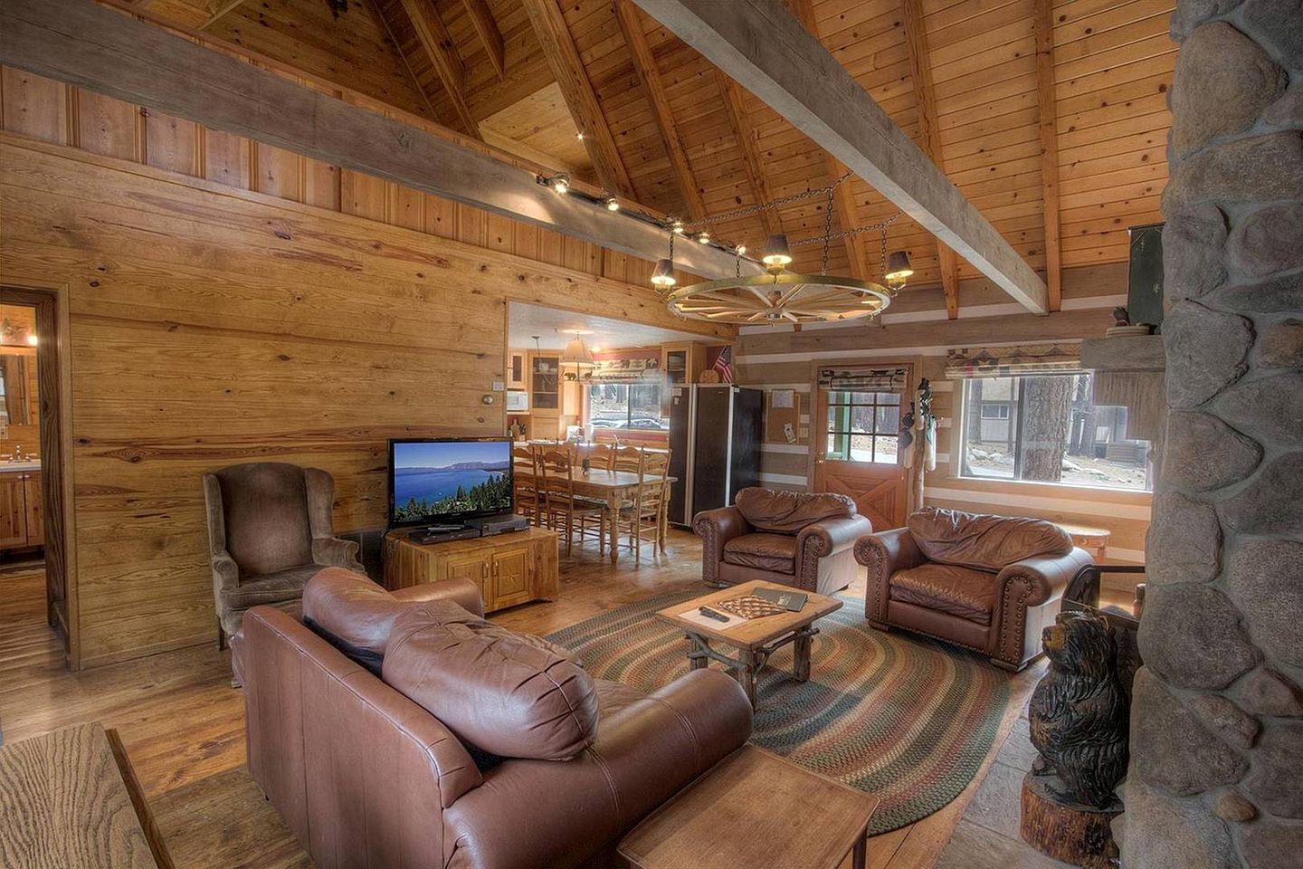 Superb Family Cabin with Hot Tub near Heavenly Valley Ski Area in Lake Tahoe, California