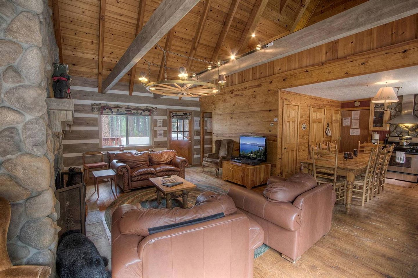 Superb Family Cabin with Hot Tub near Heavenly Valley Ski Area in Lake Tahoe, California