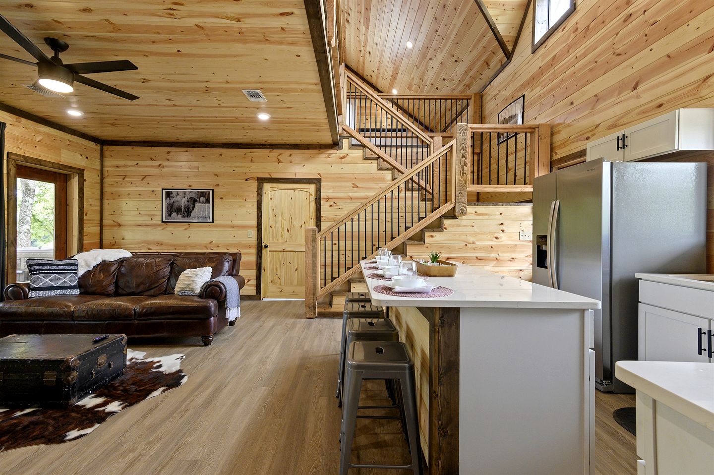 Waterfront Pet Friendly Cabin on Glover River with Hot Tub near Hochatown, Oklahoma