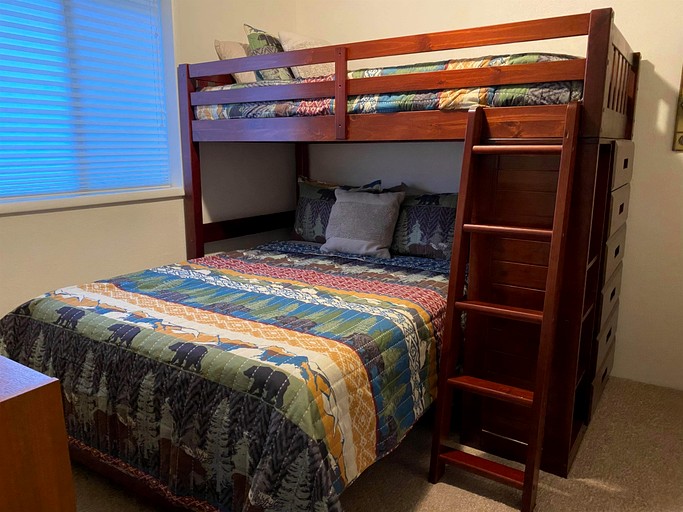 Cabins (United States of America, Dunsmuir, California)