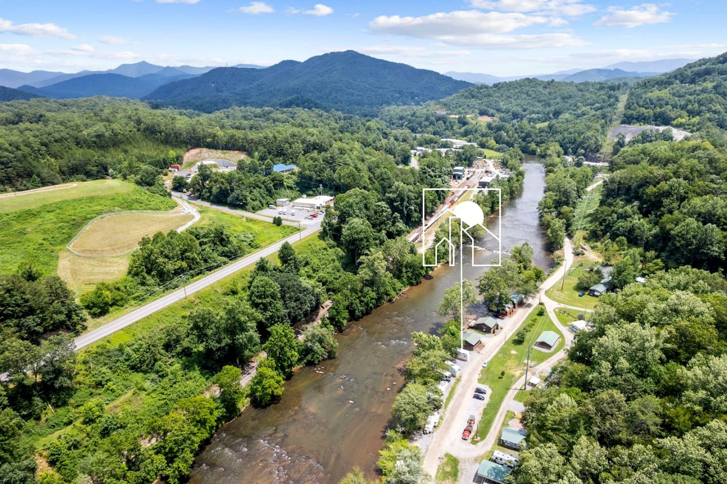 Magical Tiny House with River Views in North Carolina