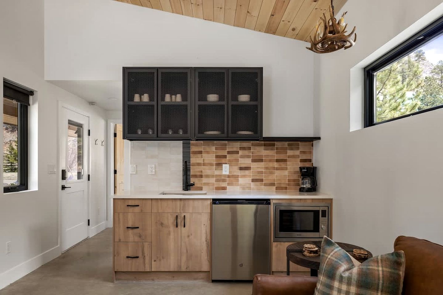 Modern-Rustic Glamping Retreat South of Denver, Perfect for a Weekend in the Mountains