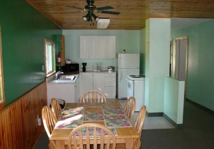 Cottages (Madawaska, Ontario, Canada)