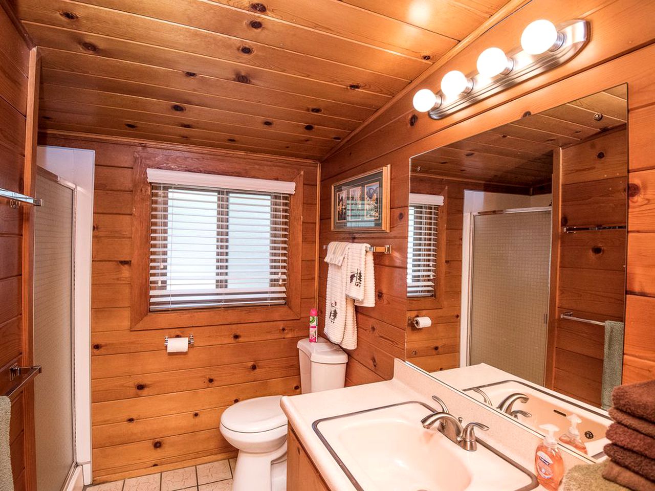 Cozy Riverside Cabin Rental with Easy Access to Chilnualna Falls in California