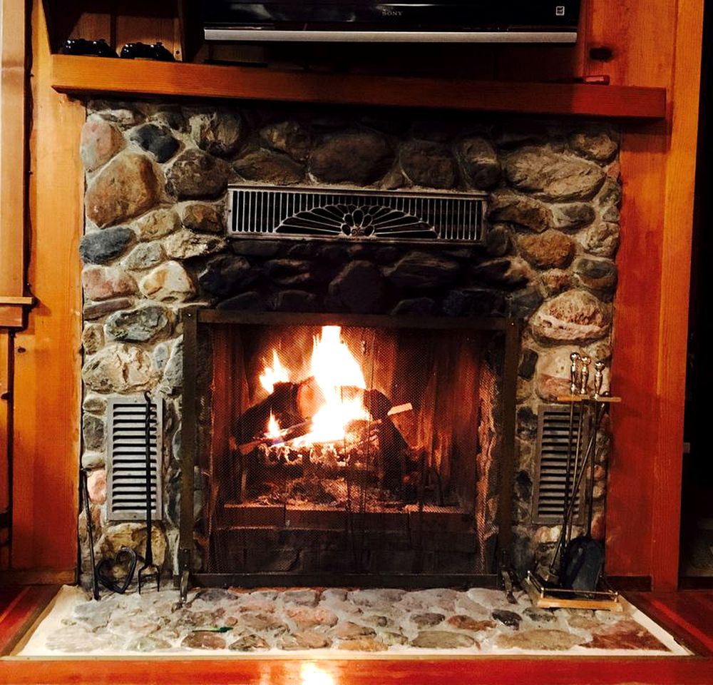 Cozy Riverside Cabin Rental with Easy Access to Chilnualna Falls in California