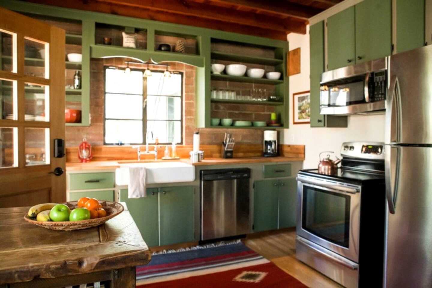 Charming Cabin Retreat on the Kern River with Hot Tub & River Access Near Kernville, CA