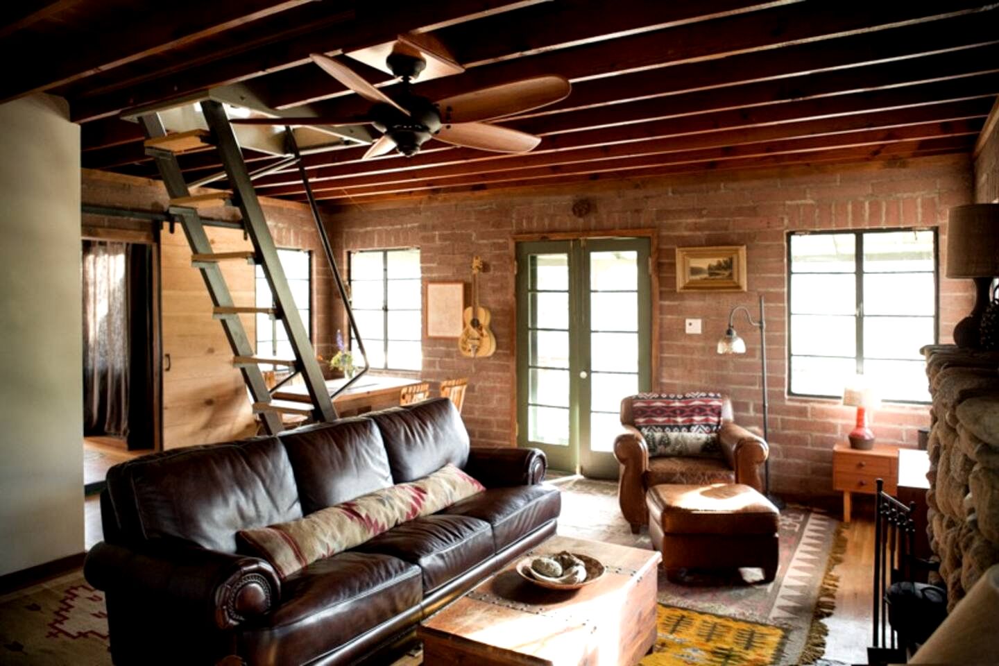 Charming Cabin Retreat on the Kern River with Hot Tub & River Access Near Kernville, CA