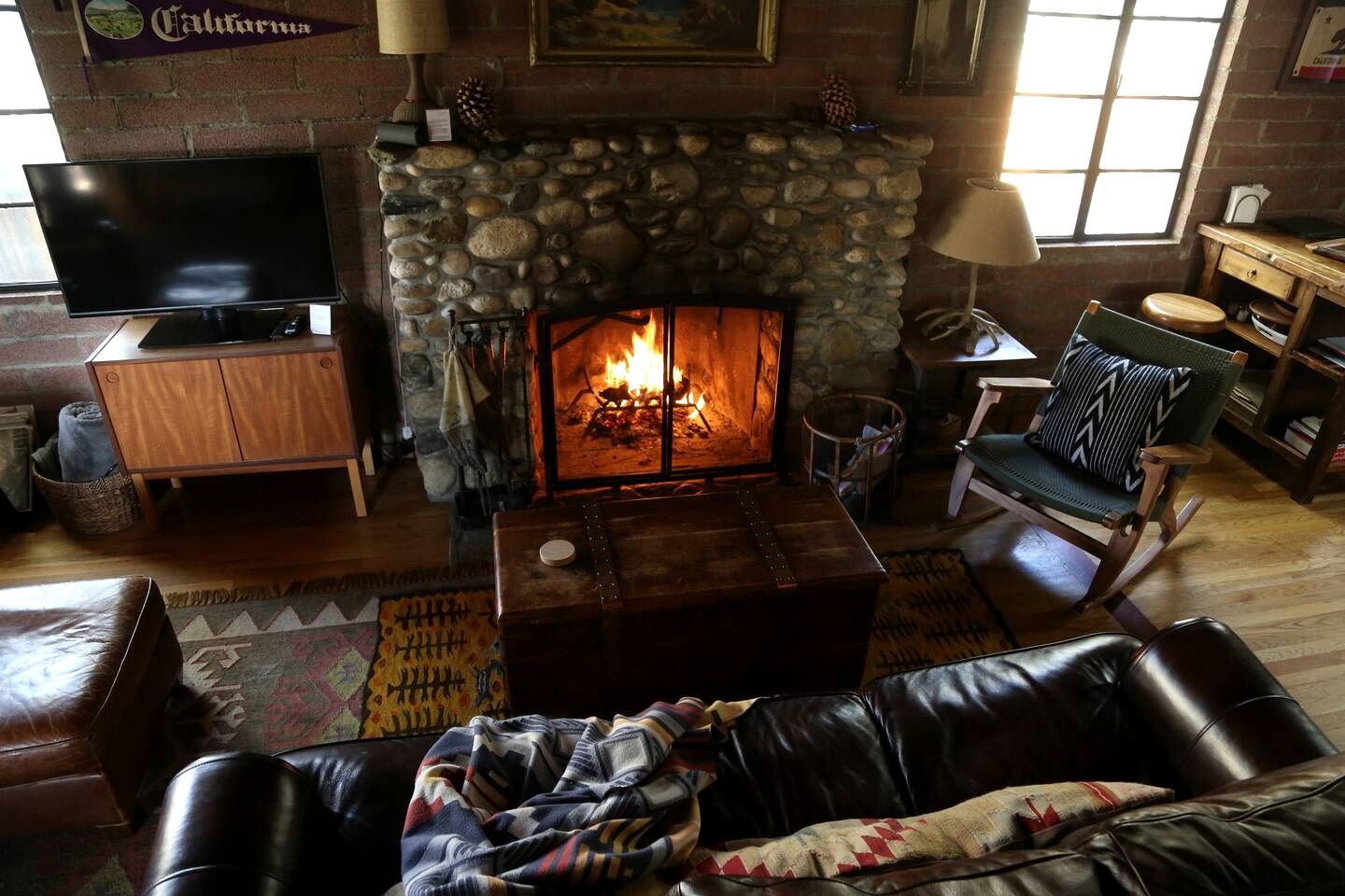 Charming Cabin Retreat on the Kern River with Hot Tub & River Access Near Kernville, CA