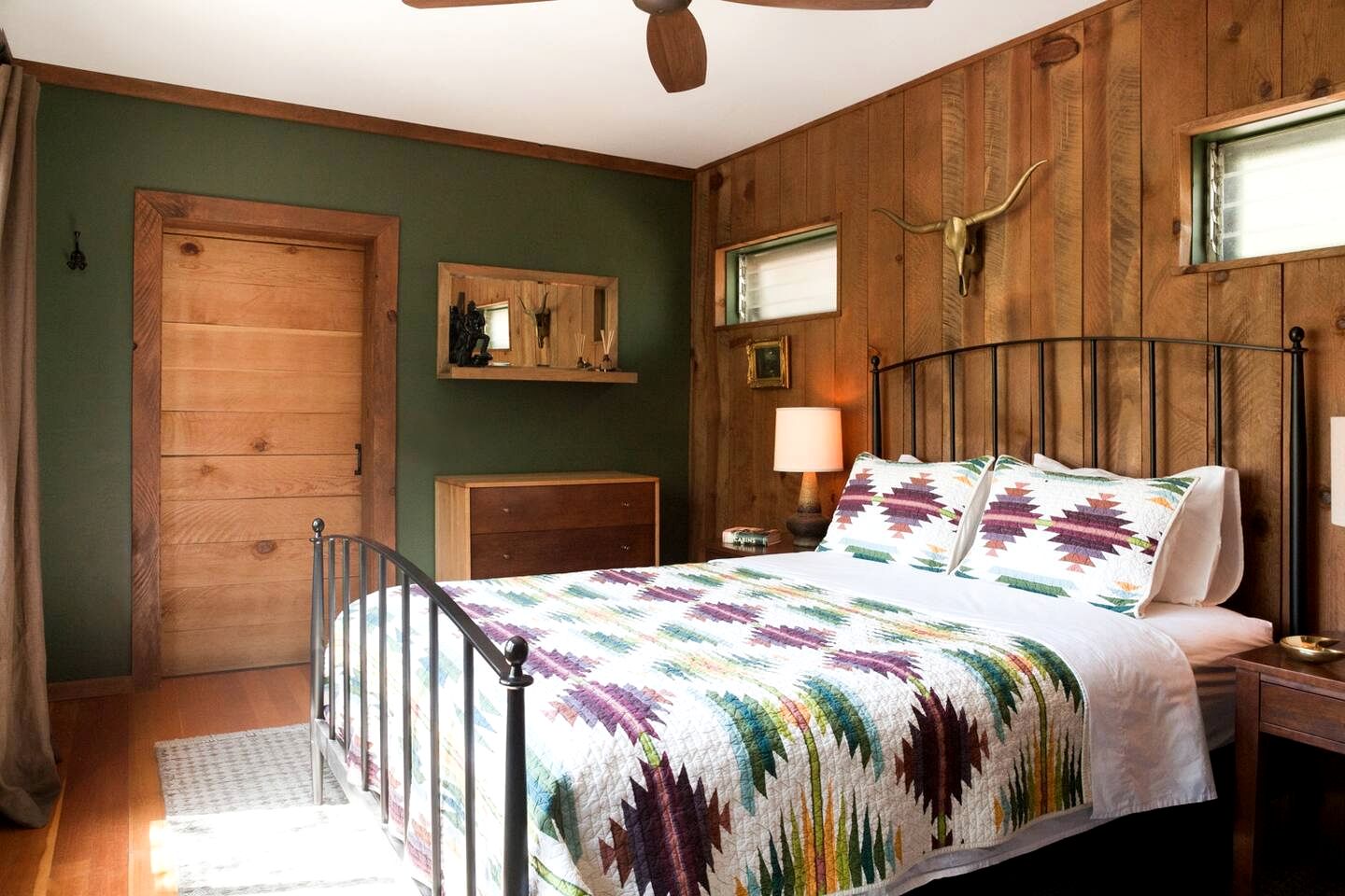 Charming Cabin Retreat on the Kern River with Hot Tub & River Access Near Kernville, CA