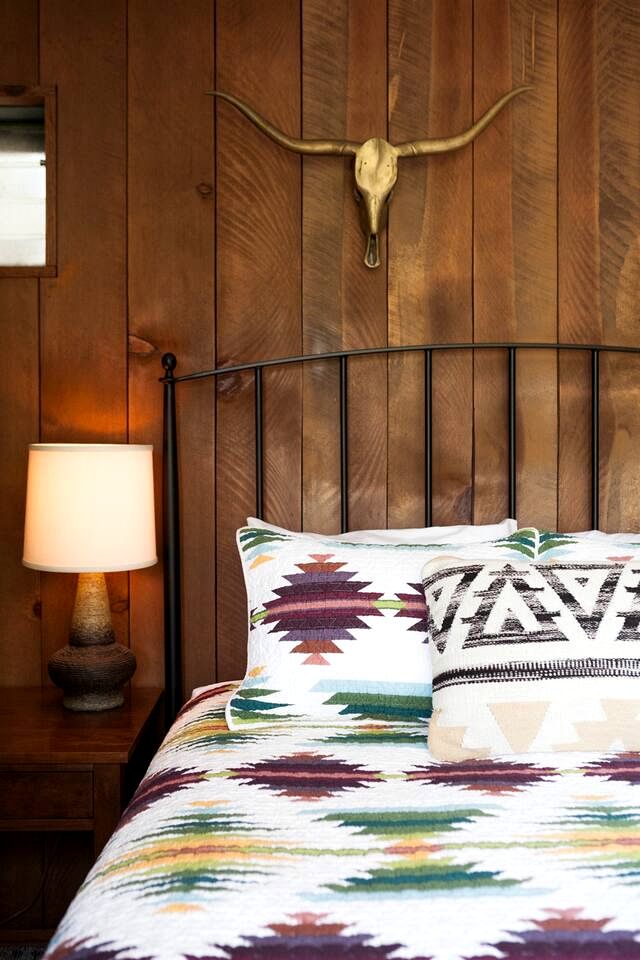 Charming Cabin Retreat on the Kern River with Hot Tub & River Access Near Kernville, CA