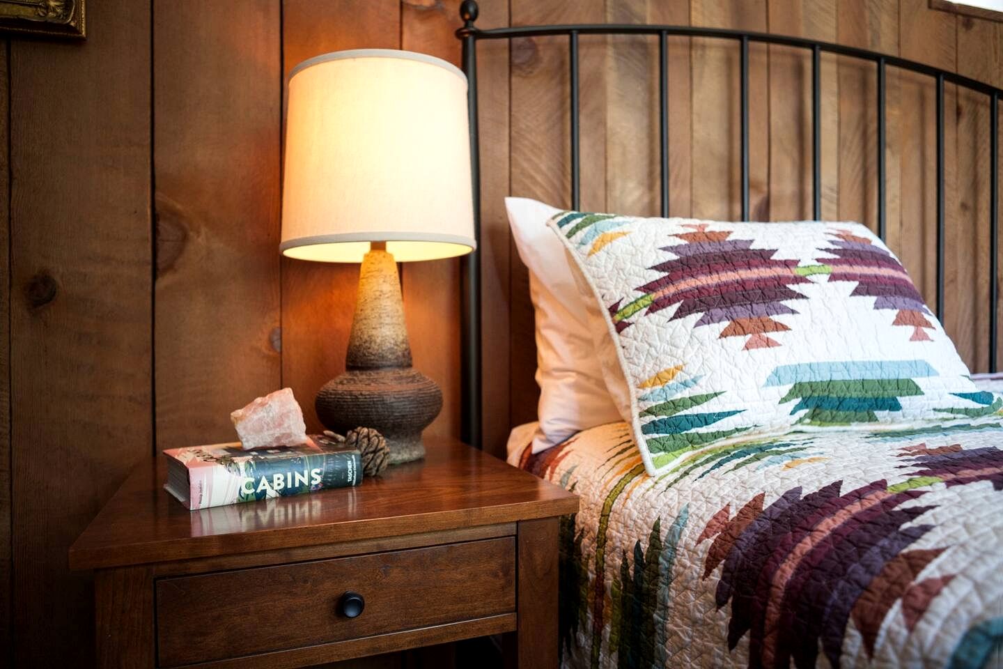 Charming Cabin Retreat on the Kern River with Hot Tub & River Access Near Kernville, CA