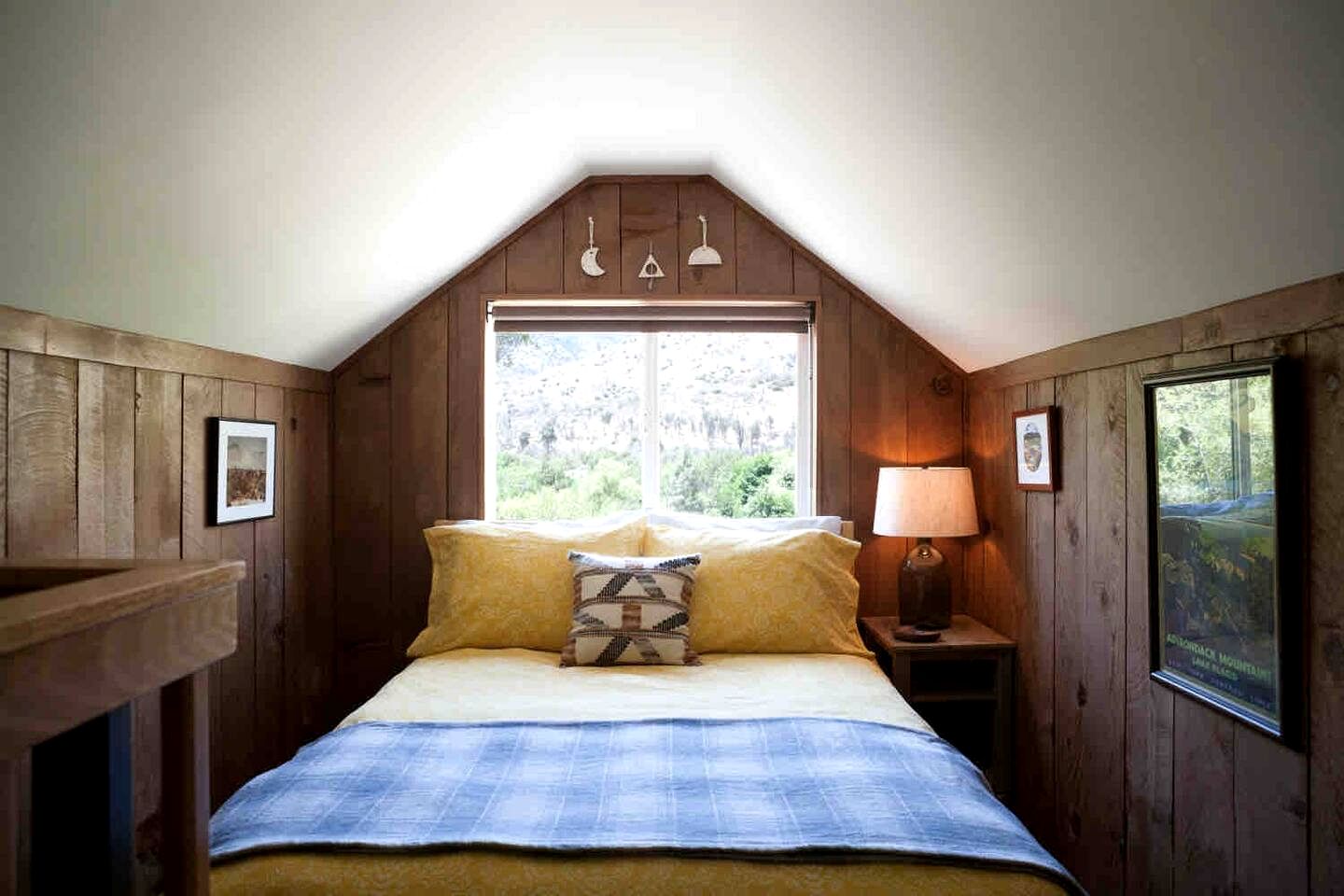 Charming Cabin Retreat on the Kern River with Hot Tub & River Access Near Kernville, CA