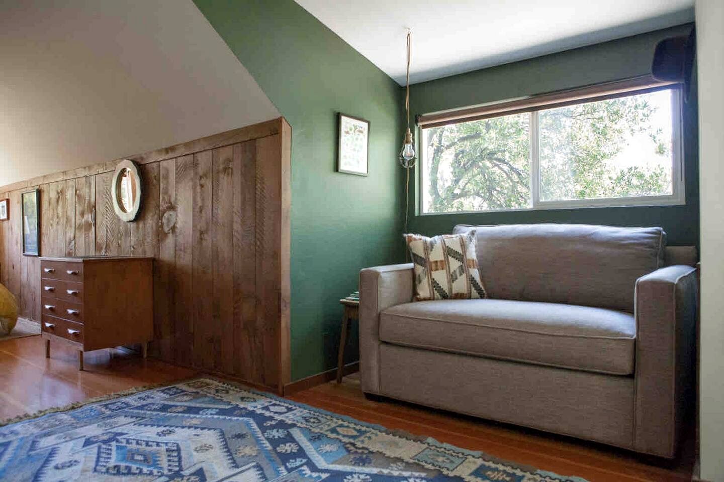 Charming Cabin Retreat on the Kern River with Hot Tub & River Access Near Kernville, CA