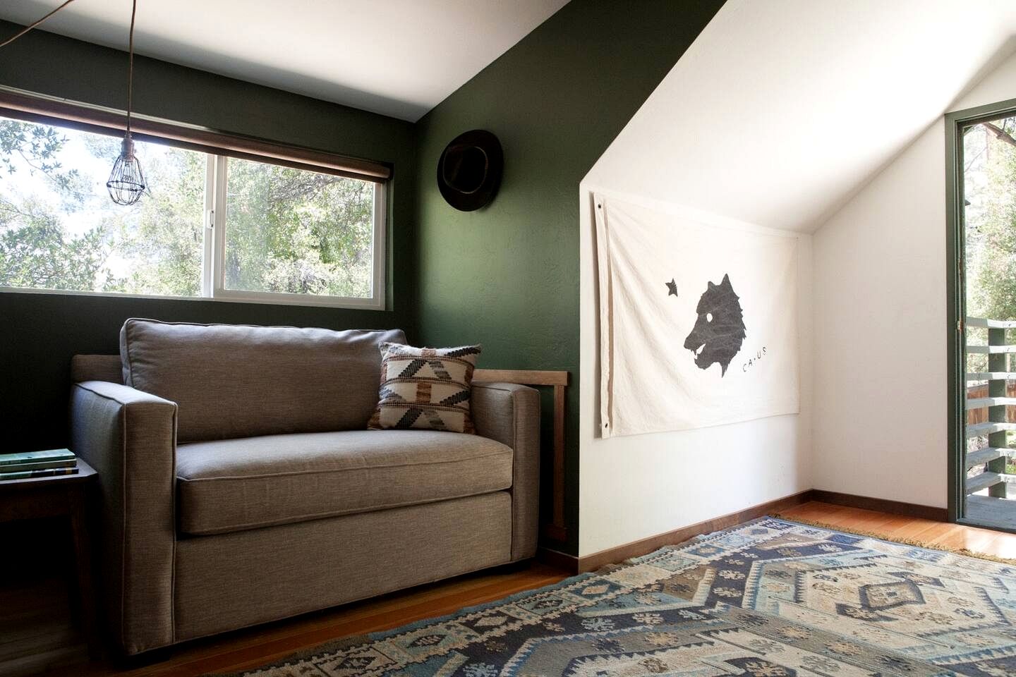 Charming Cabin Retreat on the Kern River with Hot Tub & River Access Near Kernville, CA