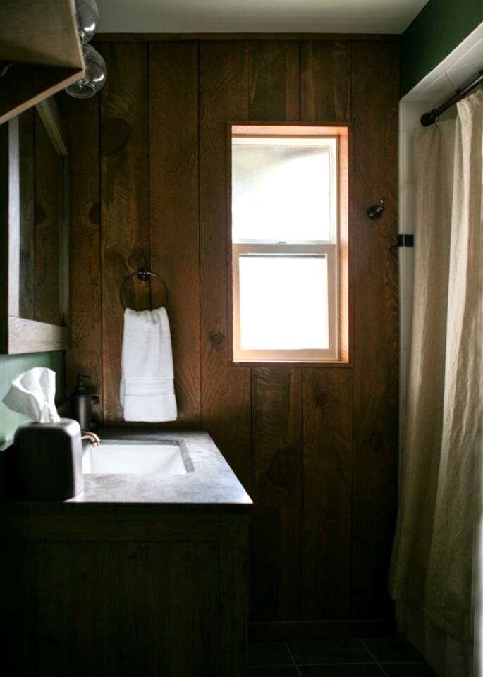 Charming Cabin Retreat on the Kern River with Hot Tub & River Access Near Kernville, CA