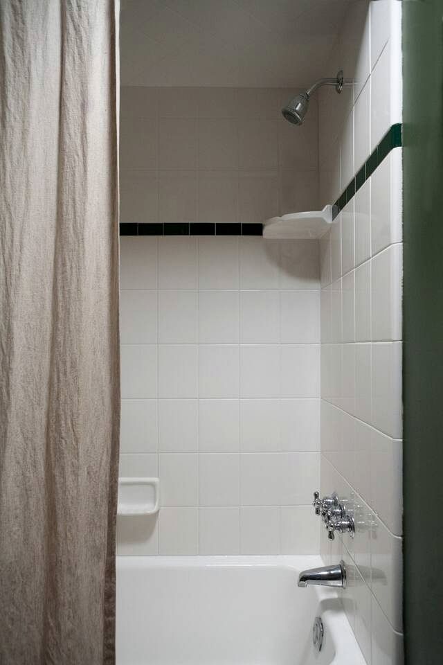 Charming Cabin Retreat on the Kern River with Hot Tub & River Access Near Kernville, CA