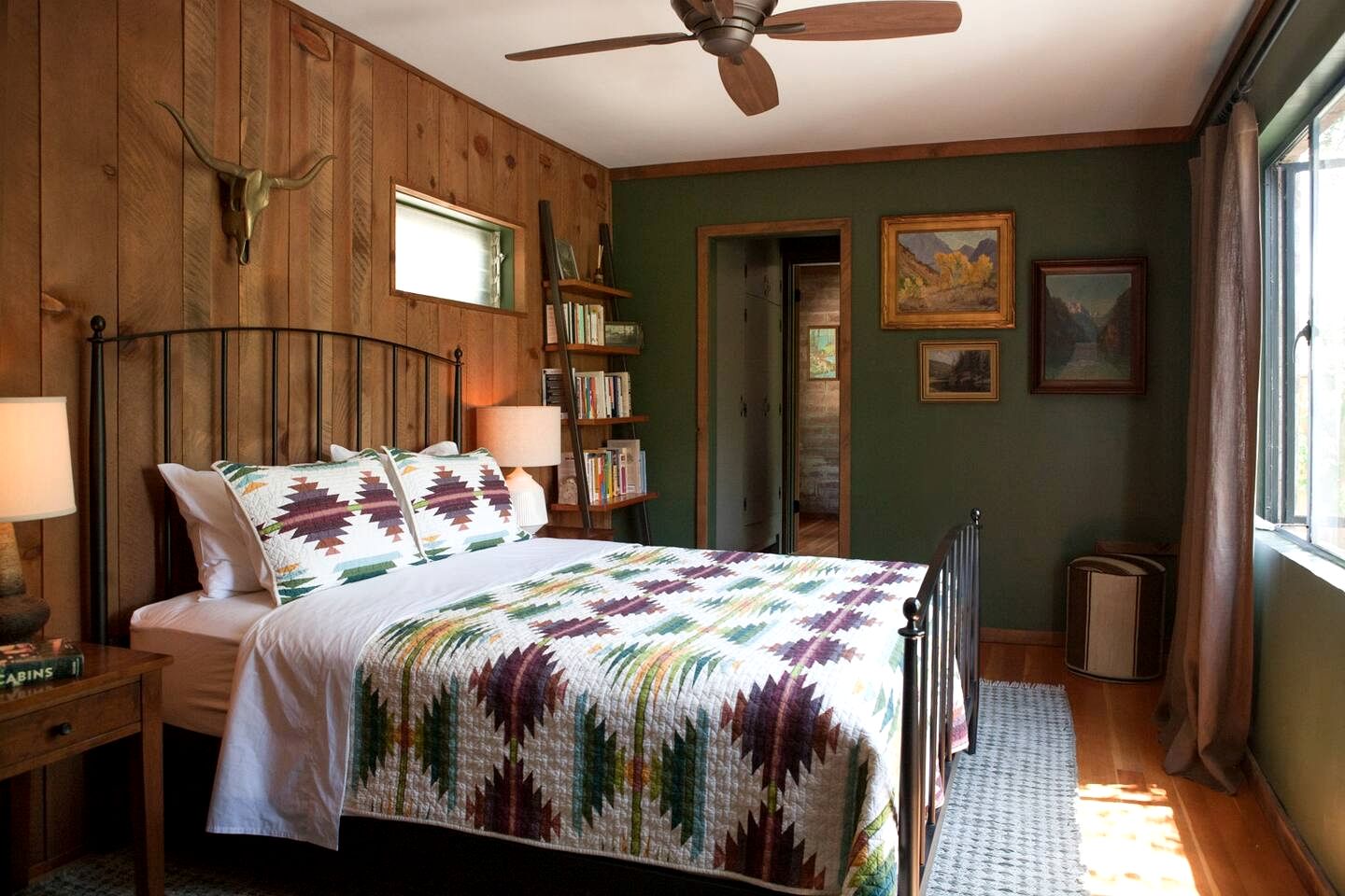 Charming Cabin Retreat on the Kern River with Hot Tub & River Access Near Kernville, CA