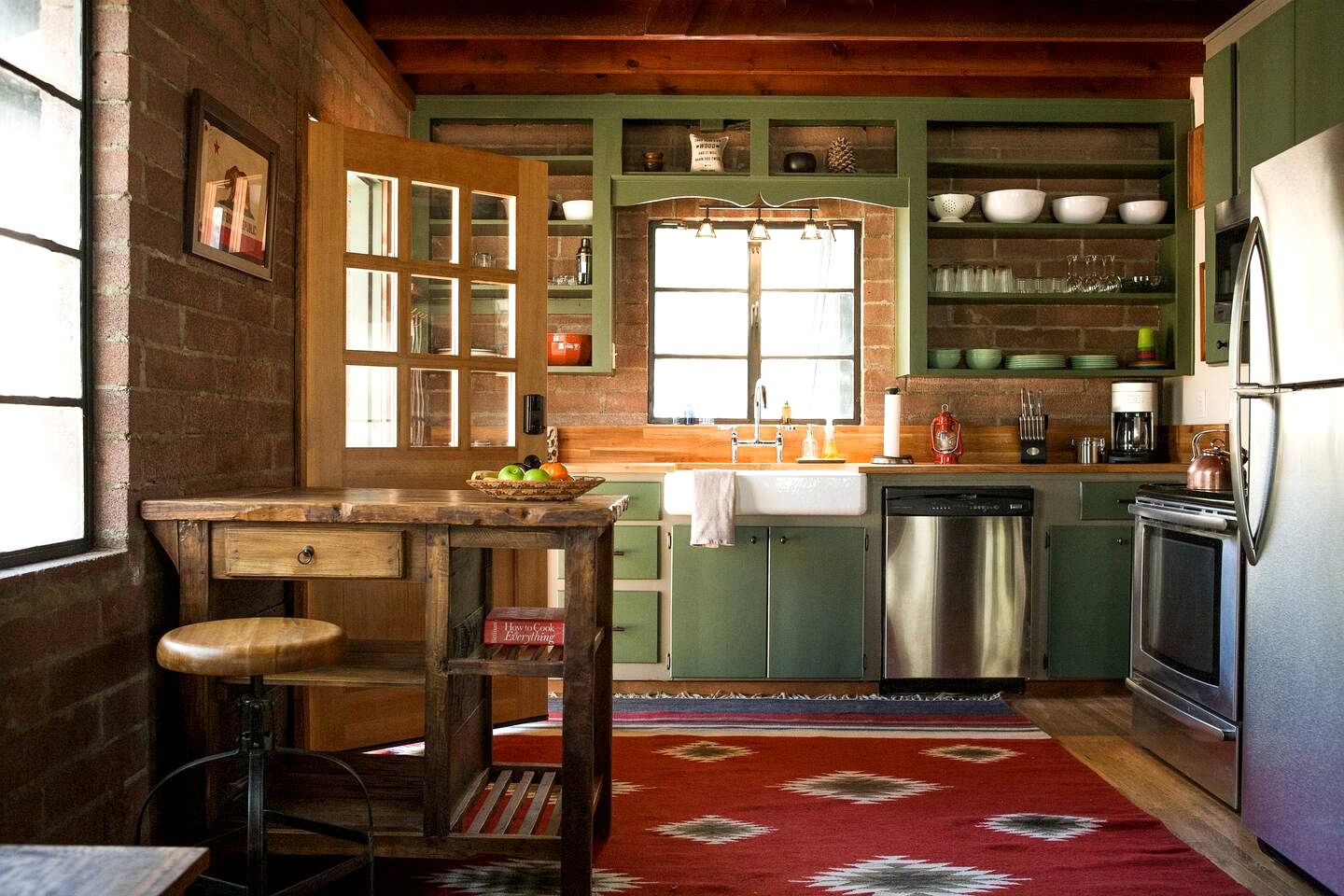 Charming Cabin Retreat on the Kern River with Hot Tub & River Access Near Kernville, CA