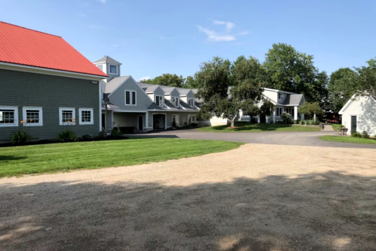 Spacious Eight Bedroom Vacation House With Fire Pit in Saco, ME For A Relaxing Getaway