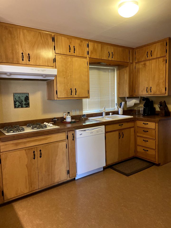 Charming Riverside Vacation Rental with Scenic Mountain Views near Ennis, Montana