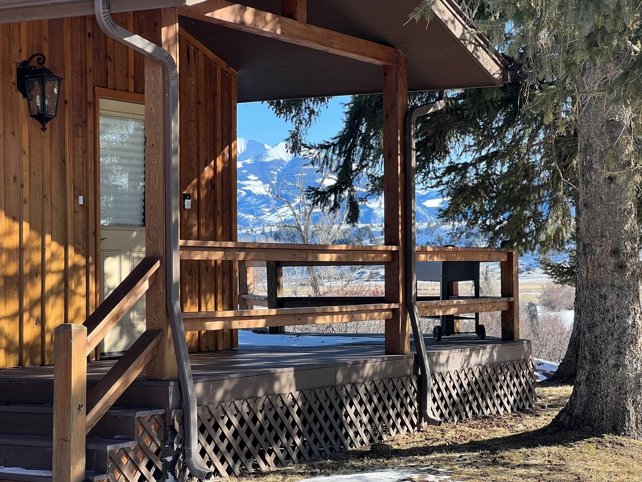 Charming Riverside Vacation Rental with Scenic Mountain Views near Ennis, Montana