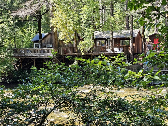 Cabins (United States of America, Castella, California)
