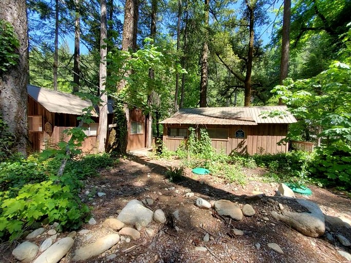 Cabins (United States of America, Castella, California)
